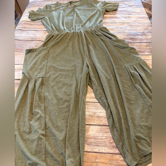 HALARA Olive Green Relaxed Backless Jumpsuit with Side Pockets - Picture 6 of 10